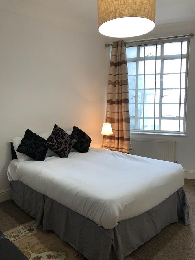 141 Knightsbridge Park Mansions Apartment