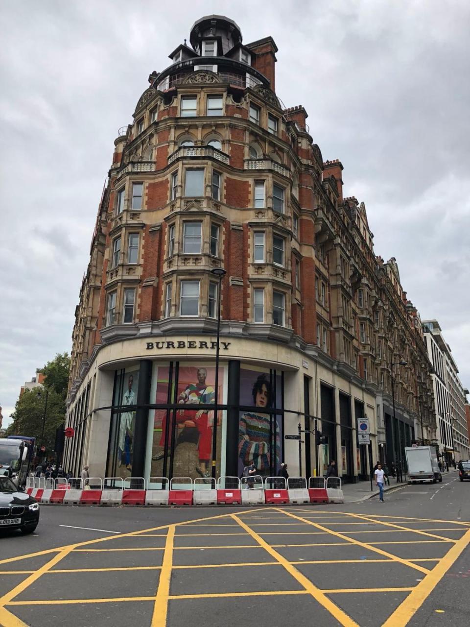 141 Knightsbridge Park Mansions *