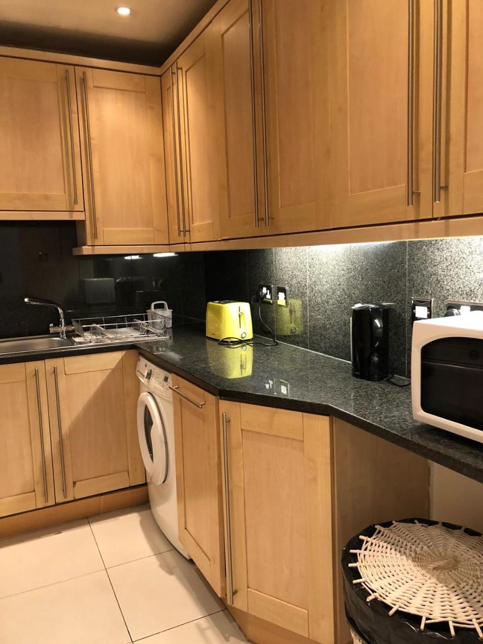 141 Knightsbridge Park Mansions Apartment *