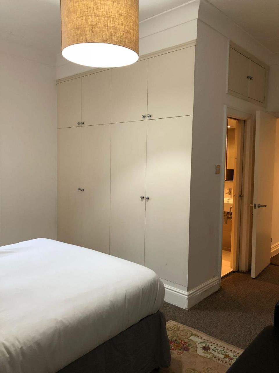 141 Knightsbridge Park Mansions Apartment