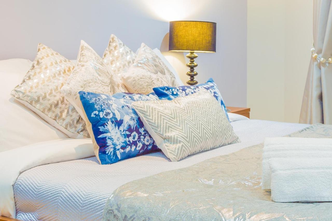 River Walk - Canary Wharf Apartment