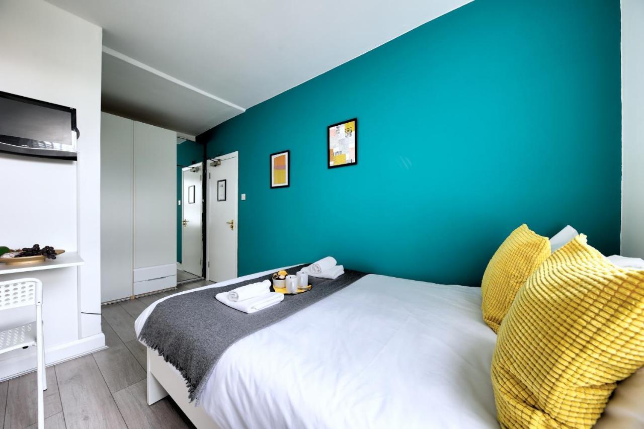 Melrose Apartment *