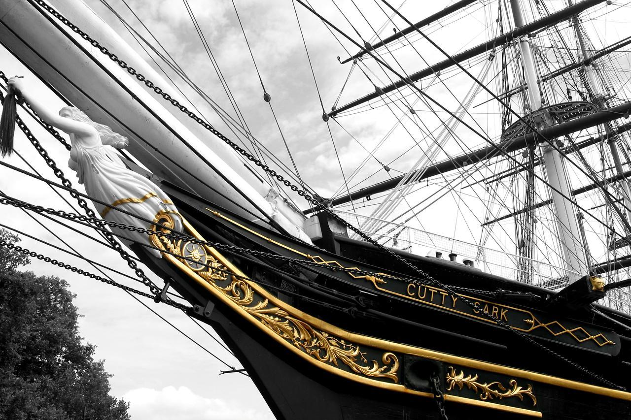 Dockside Walk - Canary Wharf London