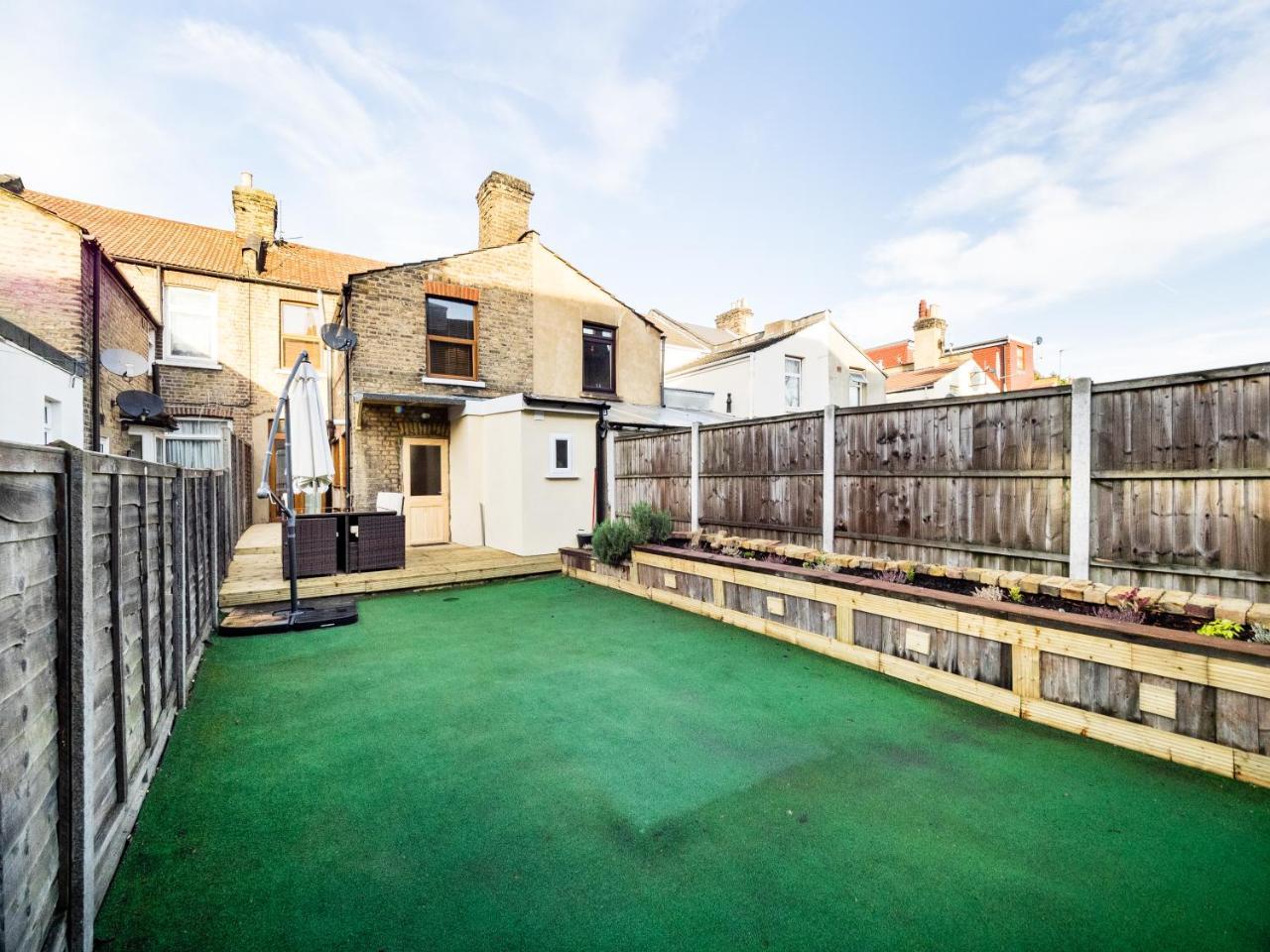 Lt The Gate House Holiday home *