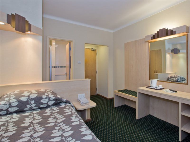 Royal National And Sister Hotels Roulette 3* London