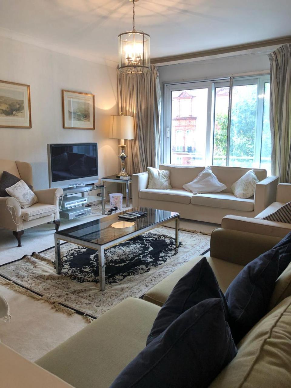 Princes Gate Apartment *