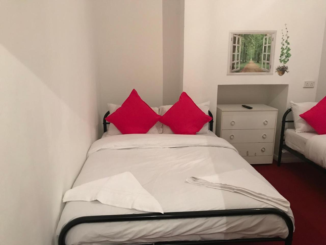 Guest house Poplar *