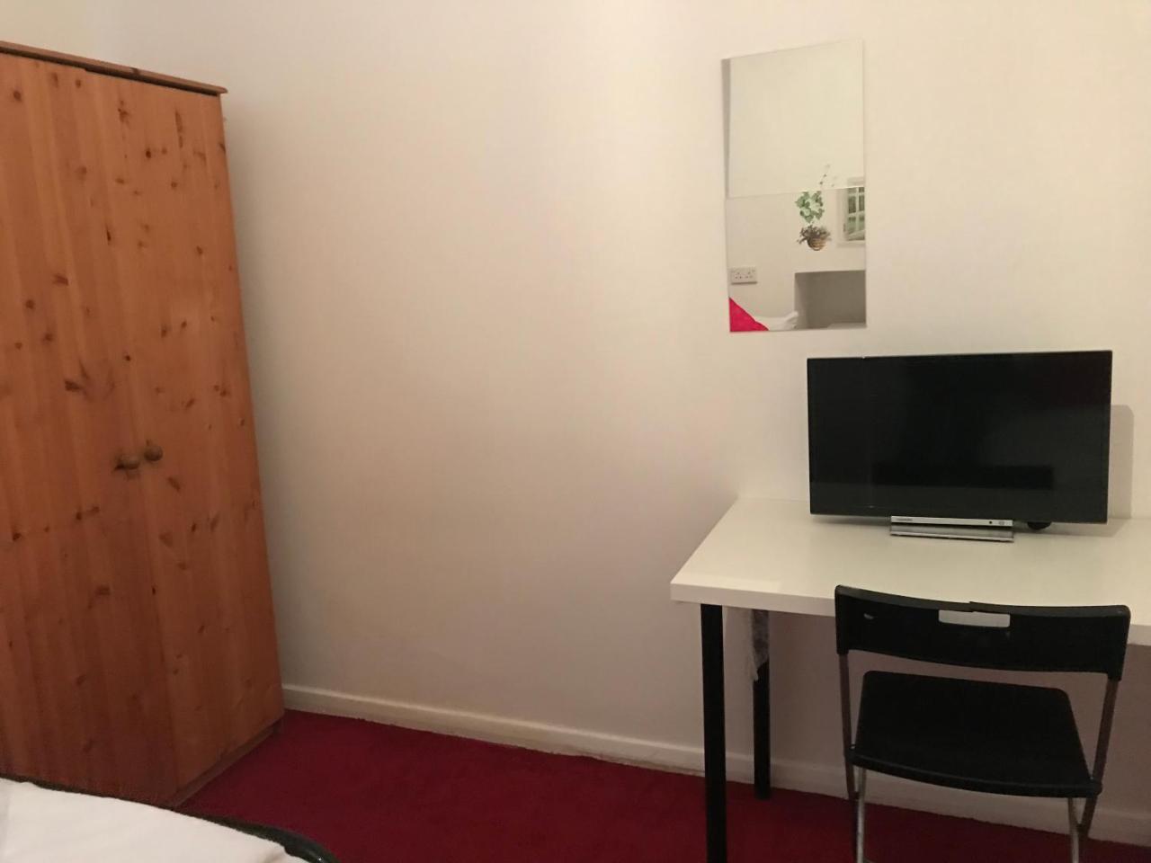 Poplar Guest house *