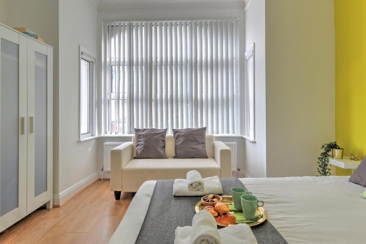 Melrose Apartment *