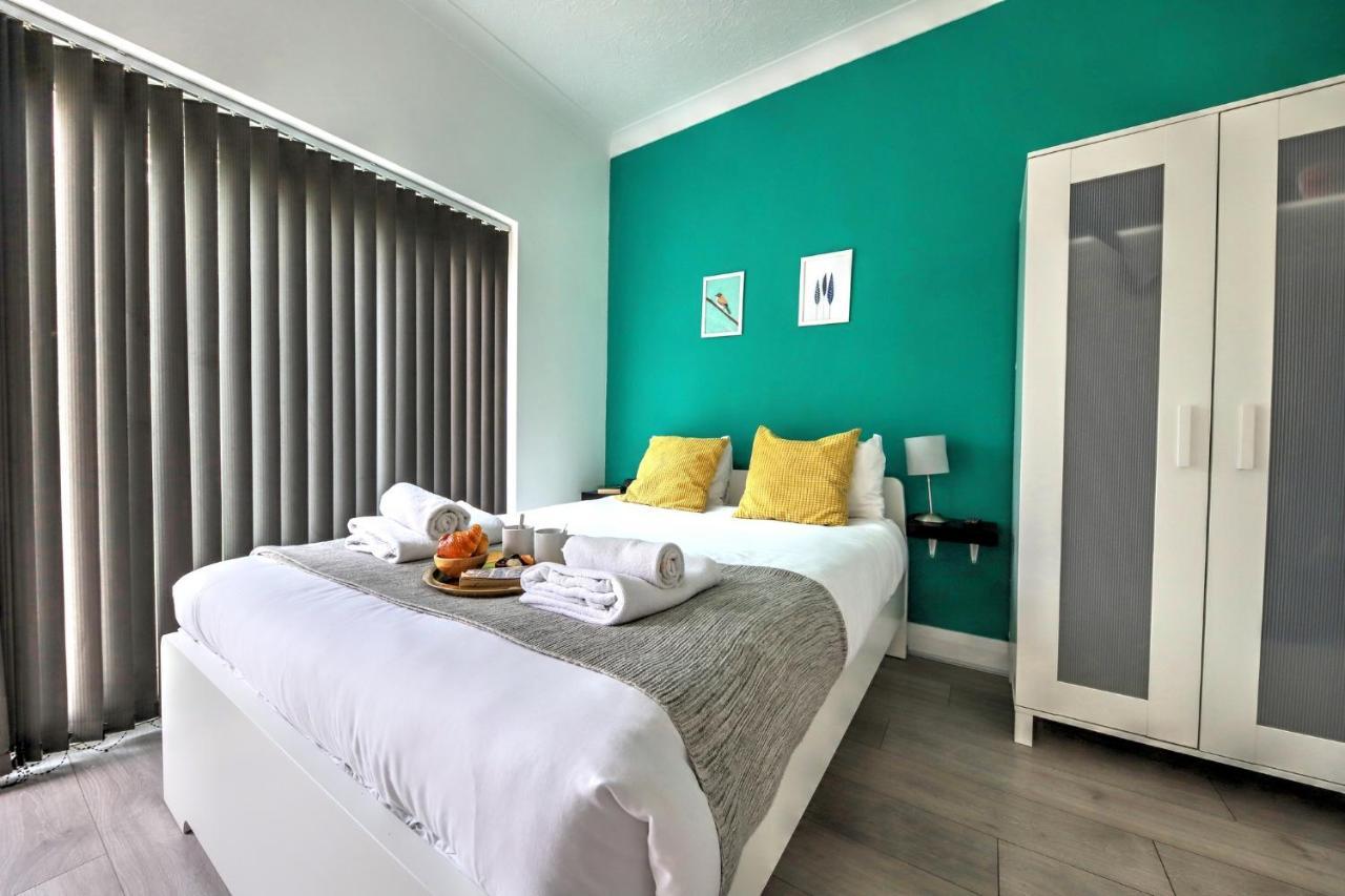 Melrose Apartment *