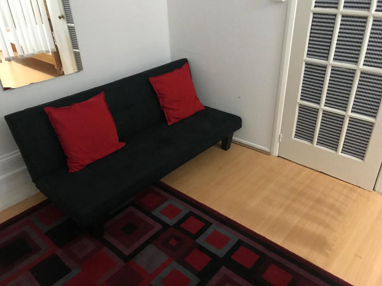 Poplar Guest house *