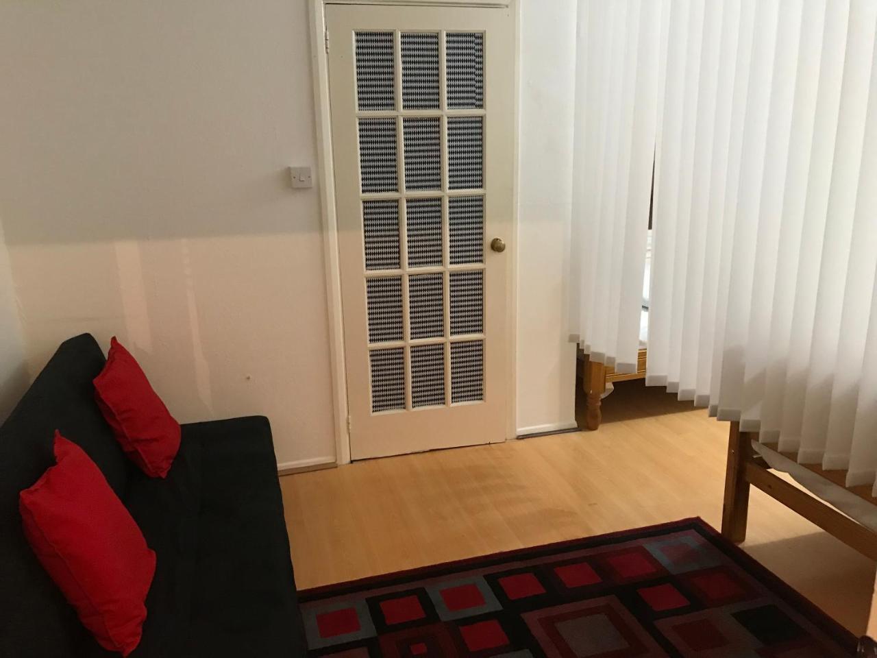 Poplar Guest house *