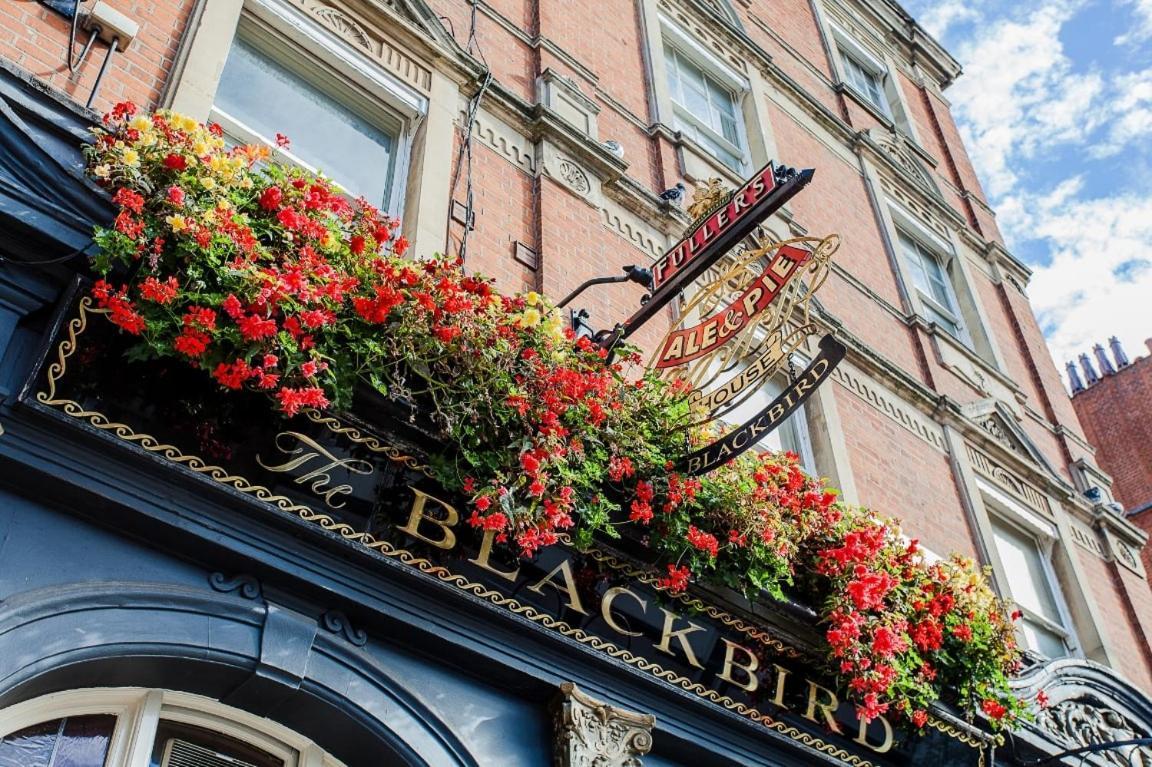 Cosy Philbeach Gardens Gem Apartment London