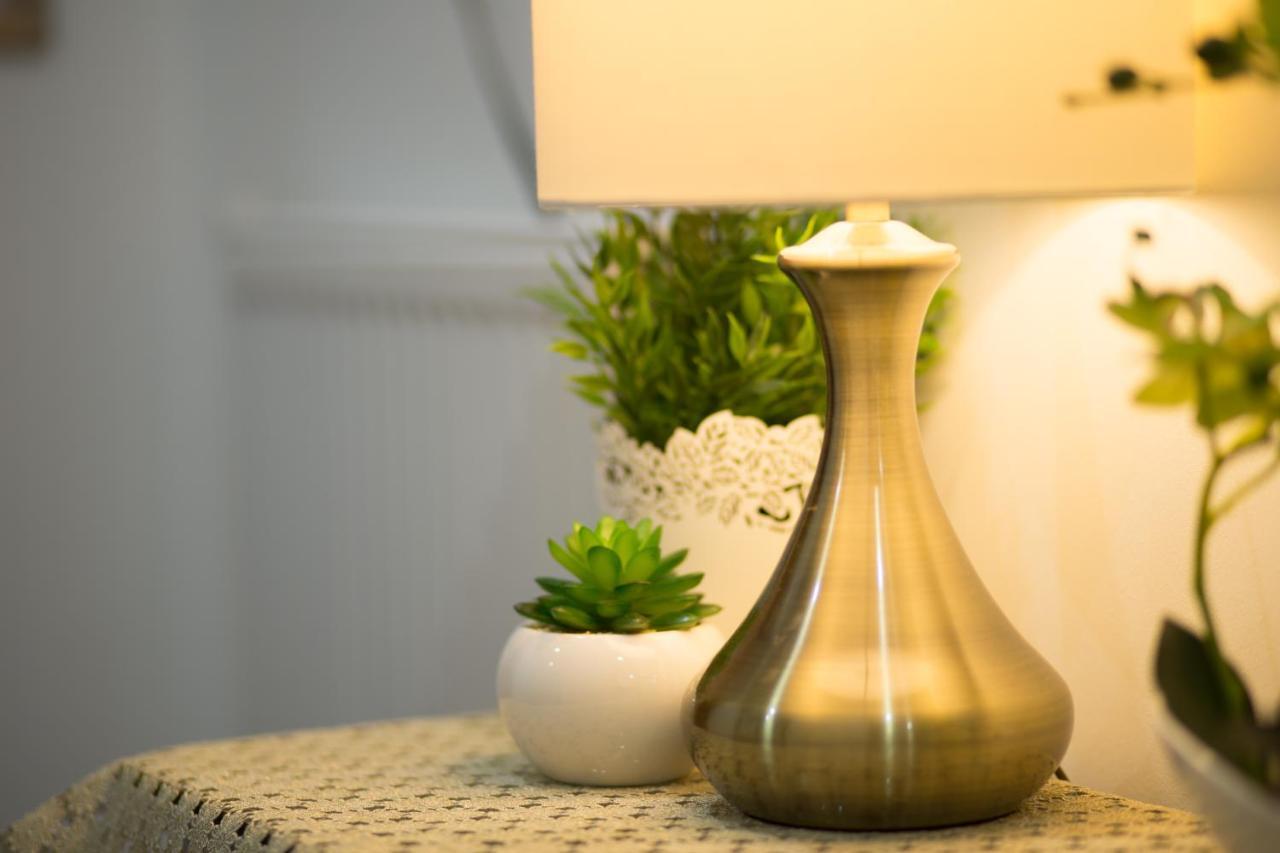 Dockside Walk - Canary Wharf Apartment
