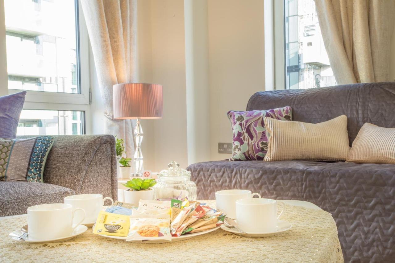 Apartment Dockside Walk - Canary Wharf *