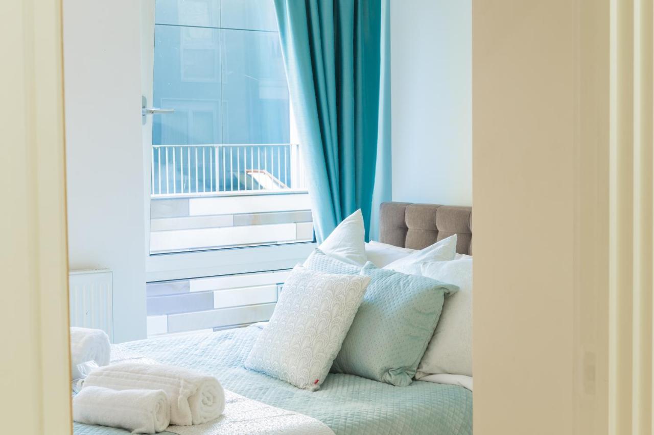 Apartment Dockside Walk - Canary Wharf