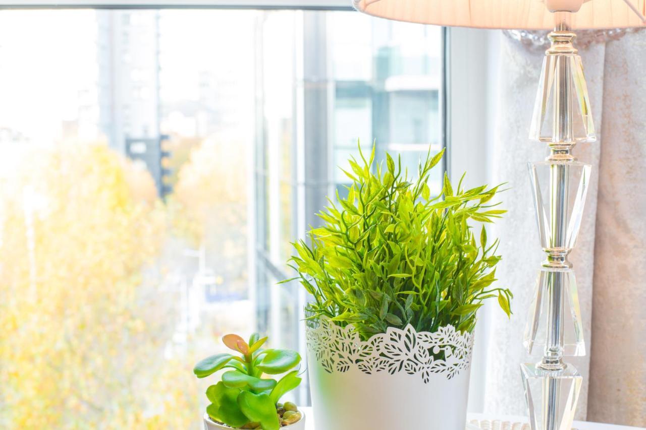 Dockside Walk - Canary Wharf Apartment