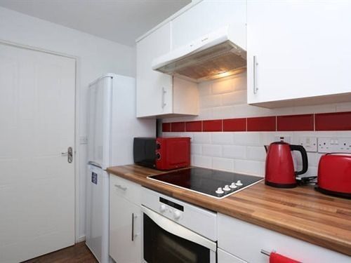 Quiet Riverside Apartment London