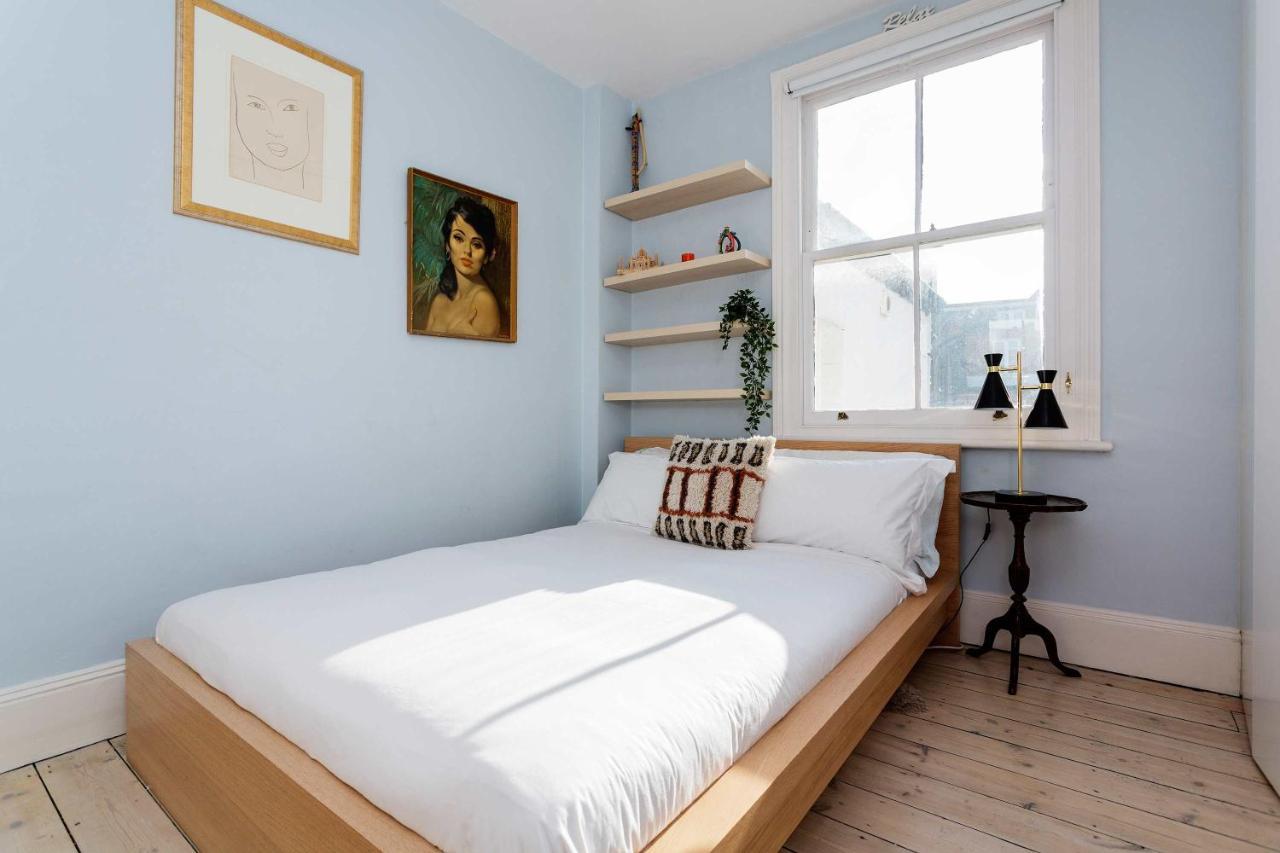 Veeve - Midnight Style On Margravine Gardens Holiday home *