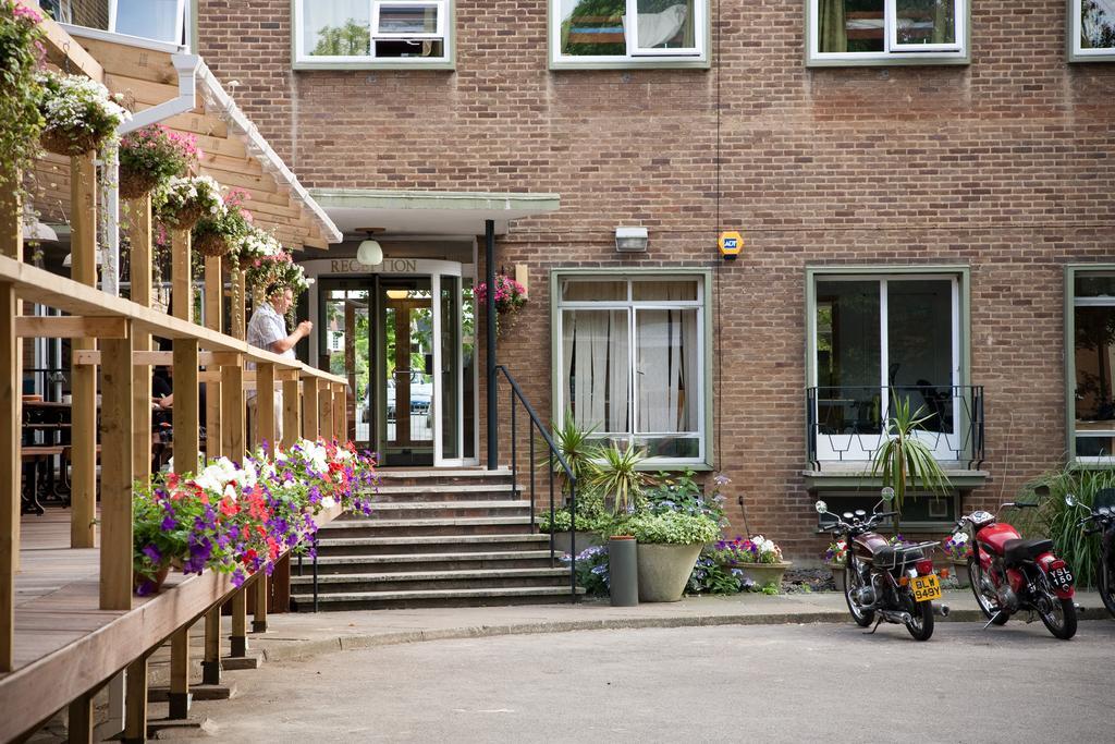 Palmers Hillspring At Willesden London