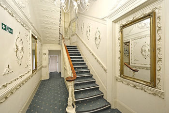 Leinster Garden Apartment *