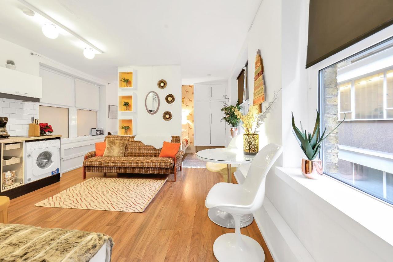 Apartment Glasshouse Yard London