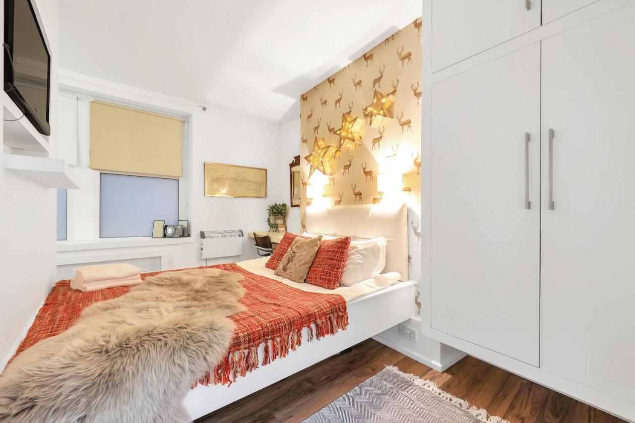 Glasshouse Yard Apartment *
