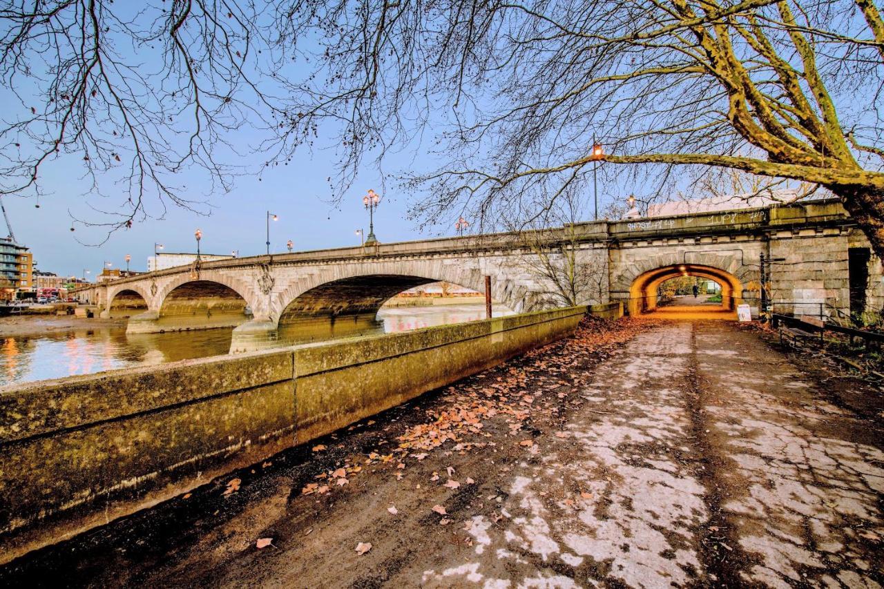 Grand Apartments Kew Gardens Apartment London