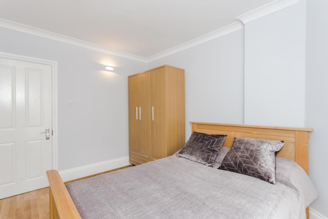 Cleveland Gardens Apartment *
