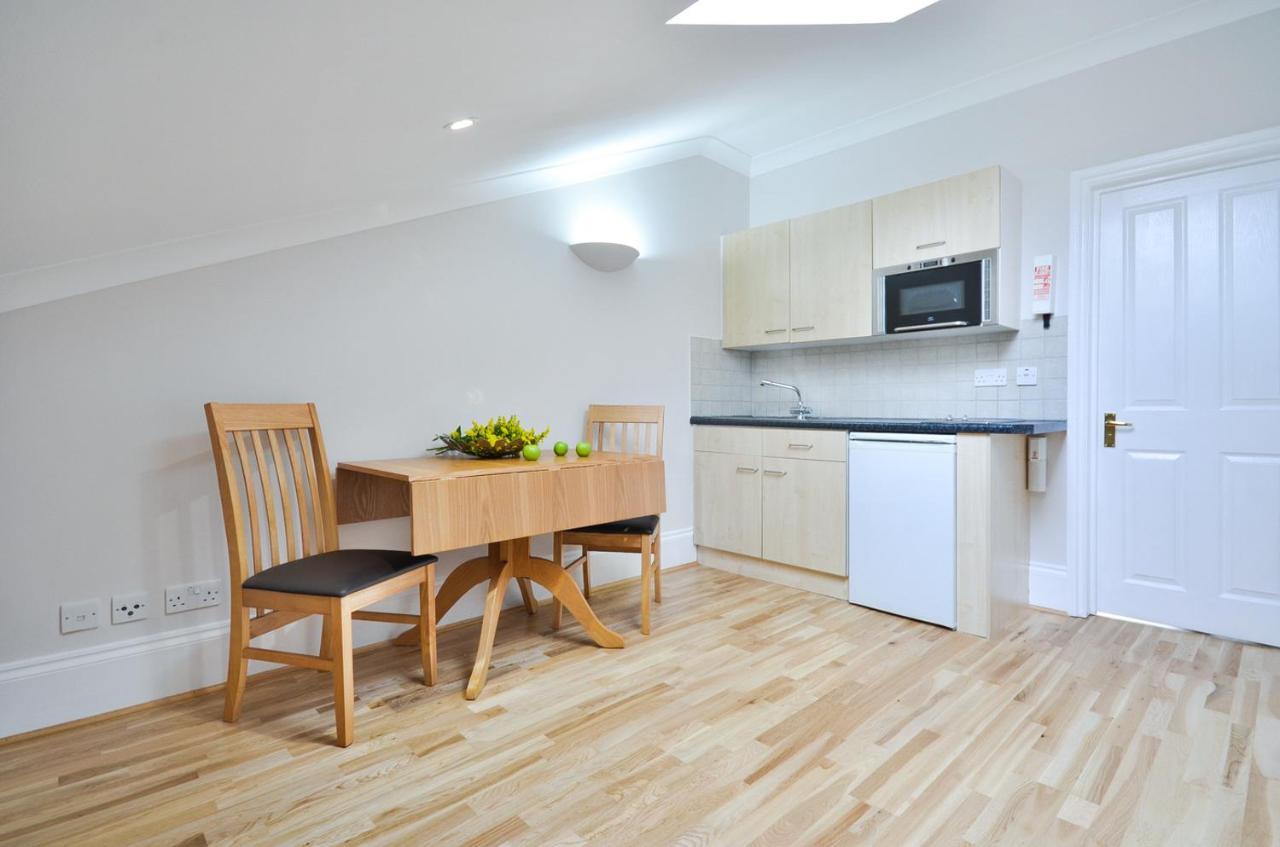 Apartment Cleveland Gardens London