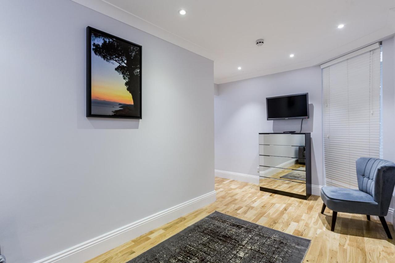Cleveland Gardens Apartment *