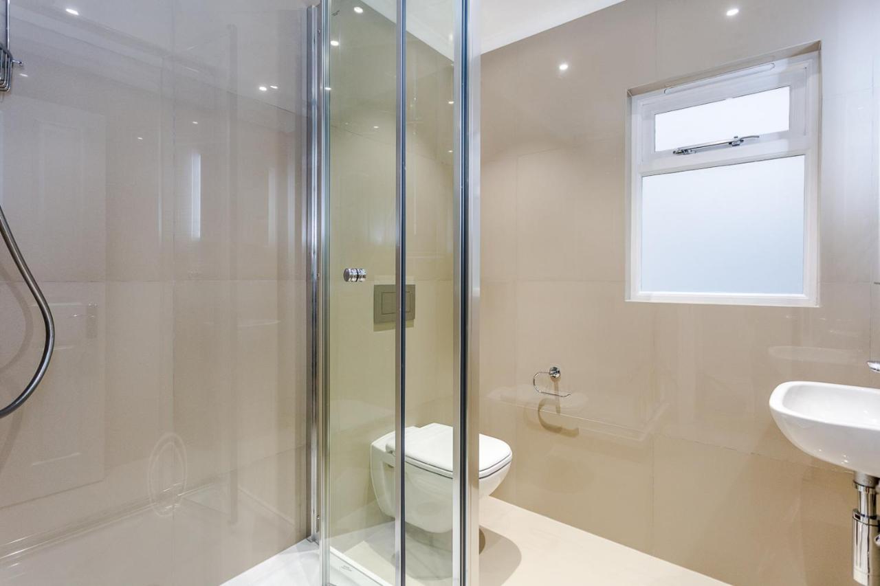 Cleveland Gardens Apartment *
