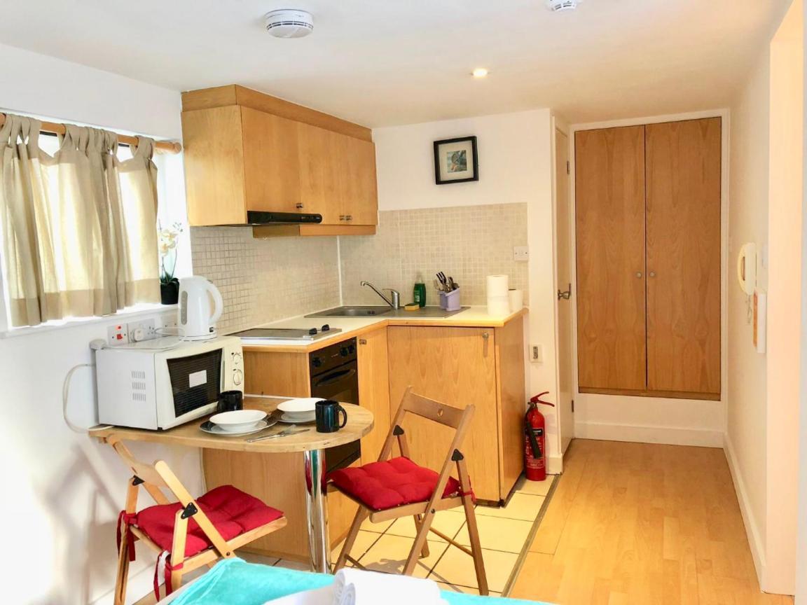 Apartment Hfs Studio Next To Hydepark L14