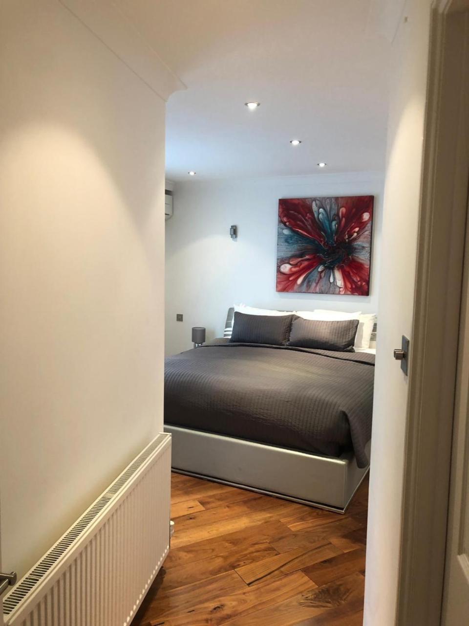 The New Carlton Hotel