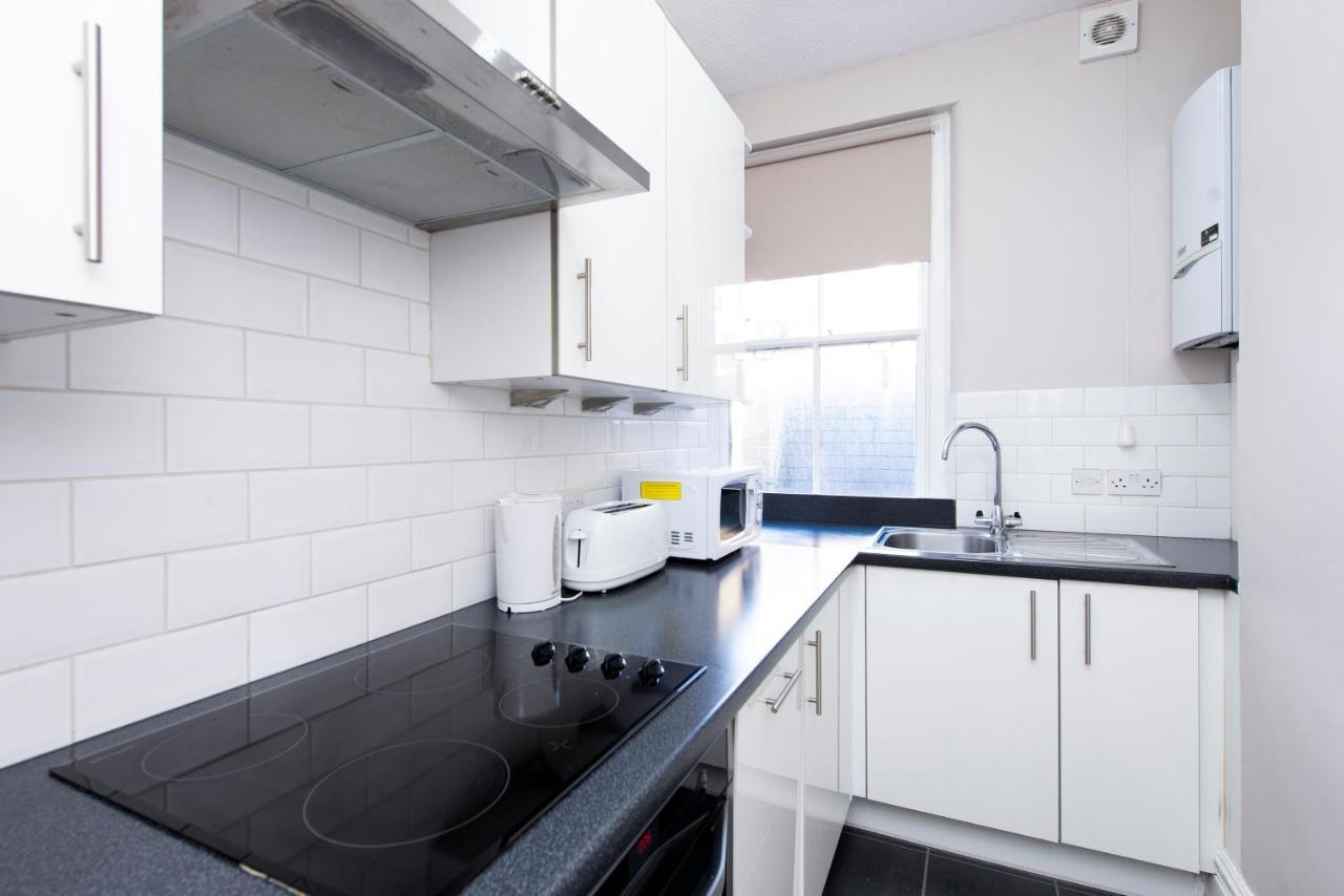 Wells Street Apartment *