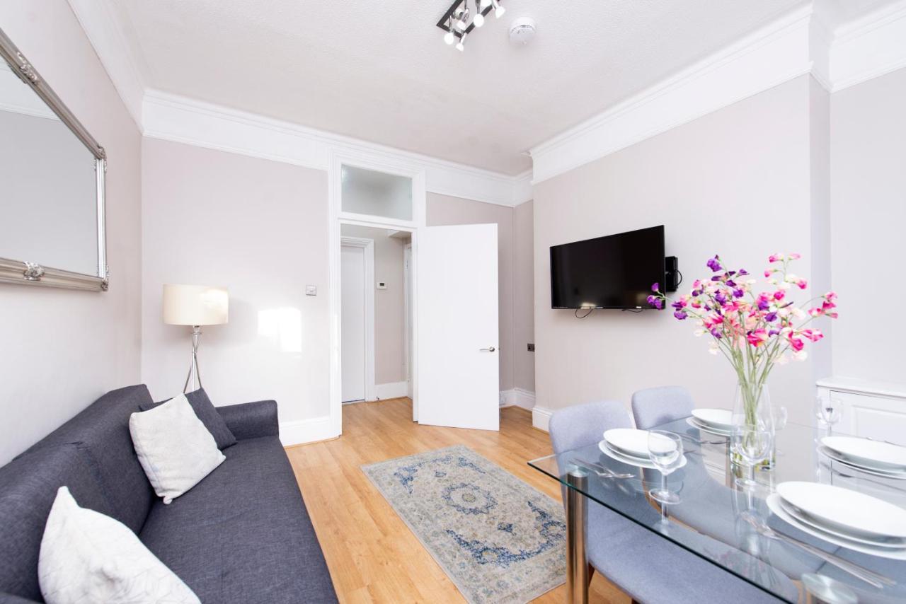 Apartment Wells Street *