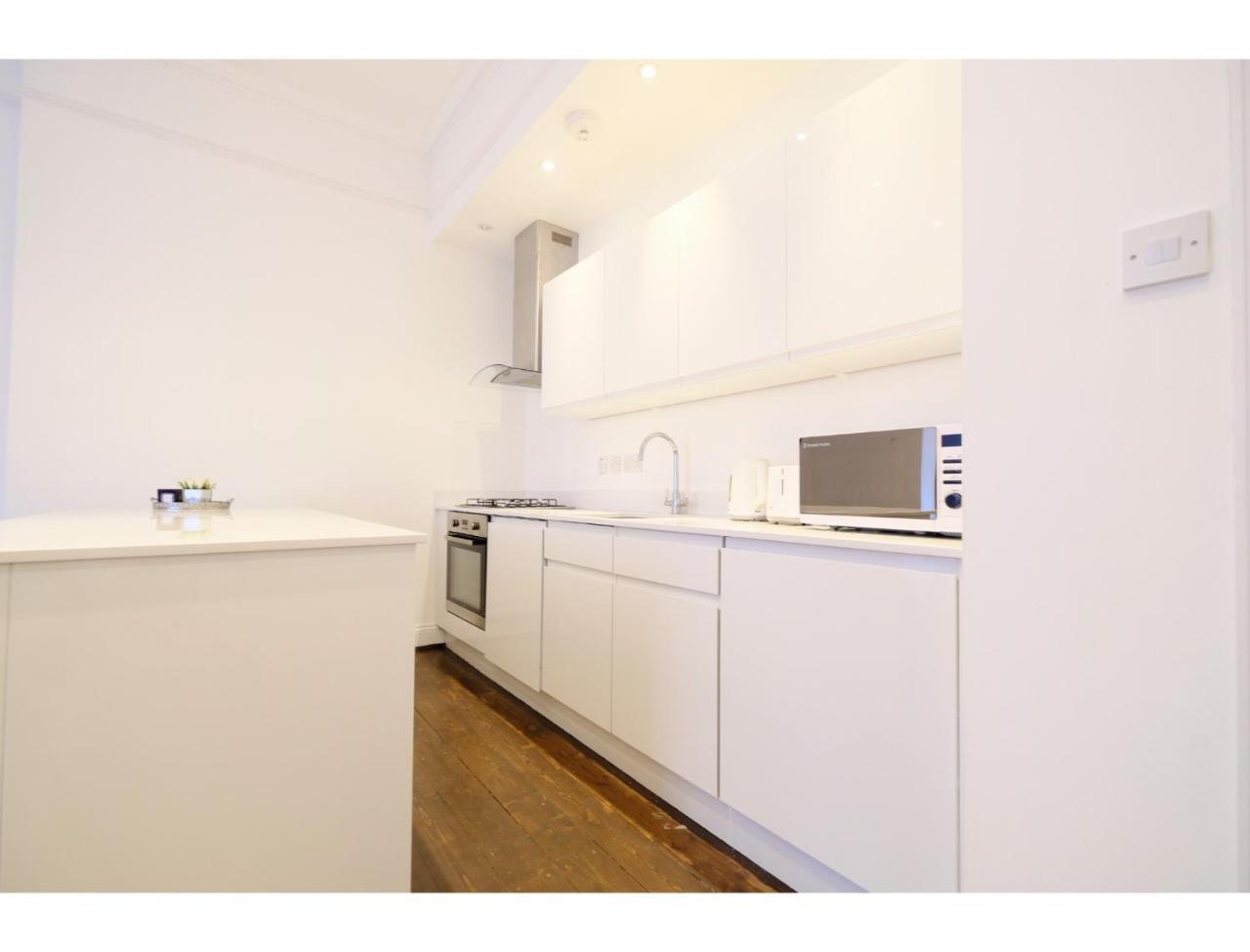 Edgware Rd, Paddington Spacious Sleeps 4 Apartment London