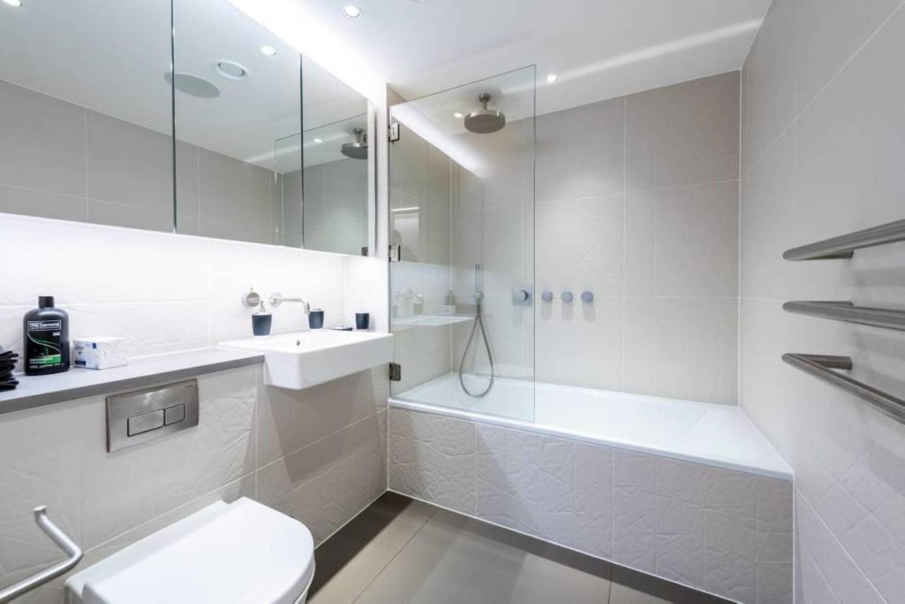 Amazing With Incredible Views * London