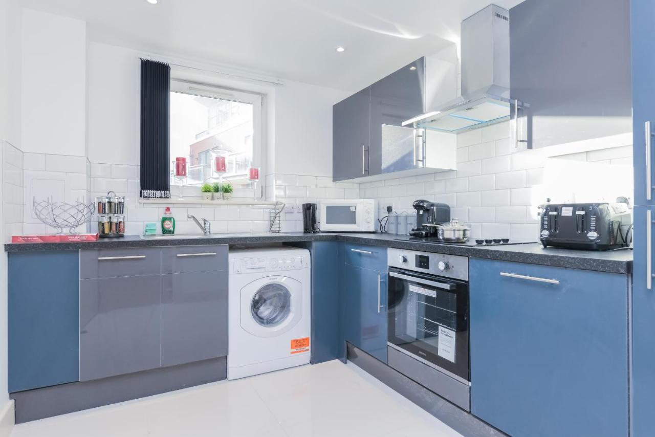 Cribextra E14 Apartment London
