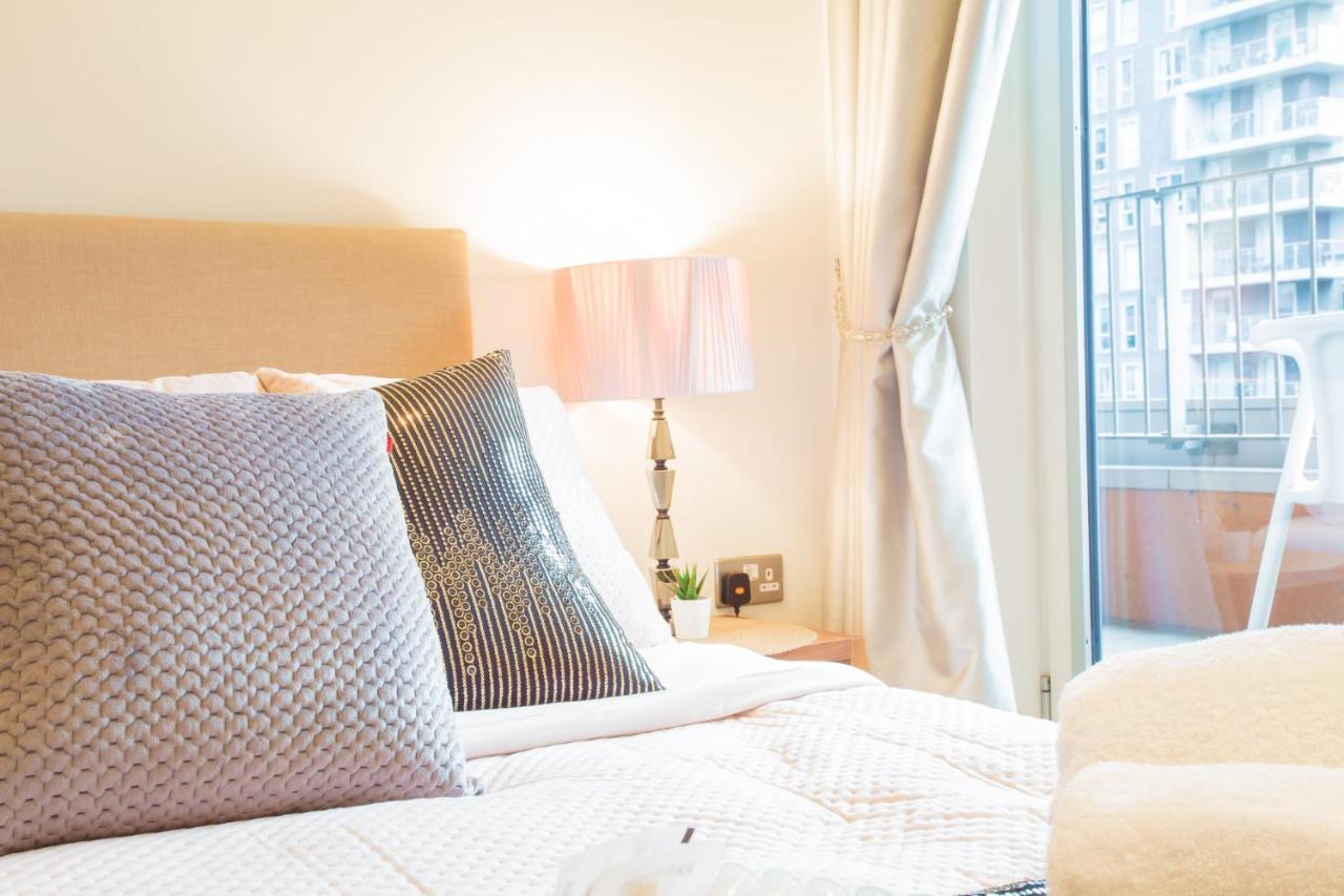 River Walk - Canary Wharf Apartment