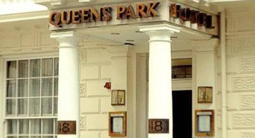 Queens Park 3* London