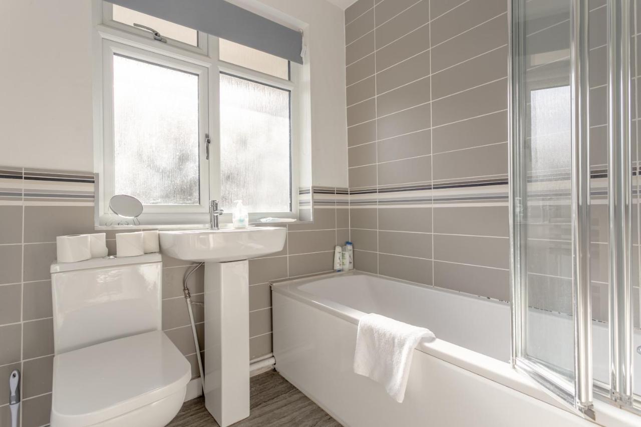 Modern 2 Bedroom In Morden Apartment *