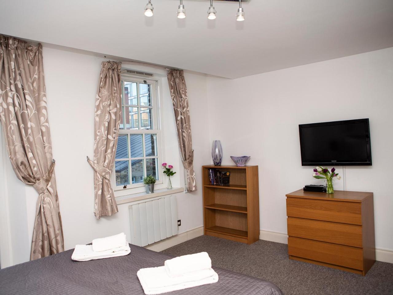 Apartment 3, Trafalgar Sq Duplex, 3rd & 4th Floor By Indigo Flats London