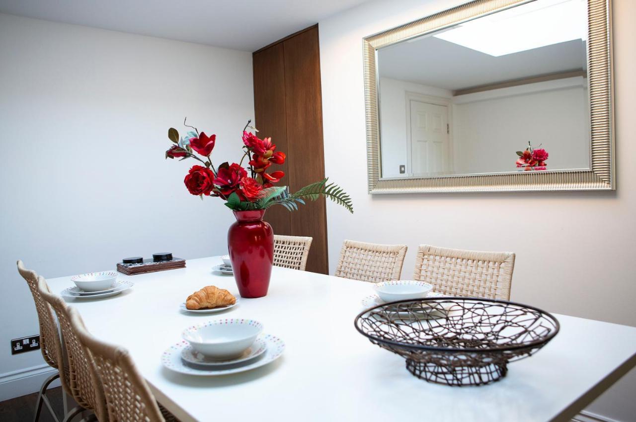 Apartment 3, Trafalgar Sq Duplex, 3rd & 4th Floor By Indigo Flats London