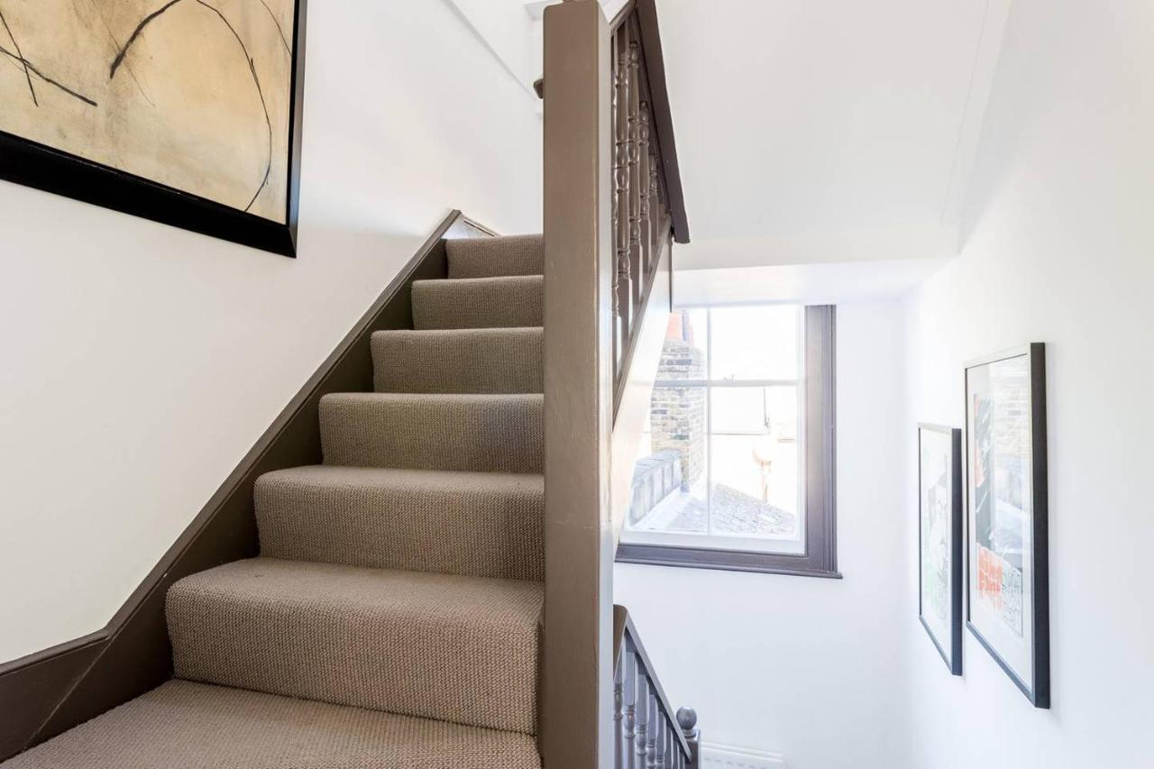 Stylish Fulham 2bed Loft Flat, 5 Min From Tube London