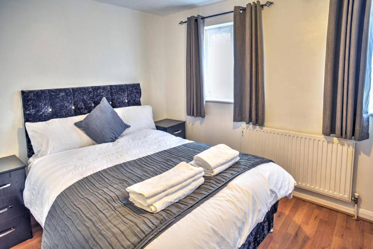 Stylish 2b House With Parking Apartment London