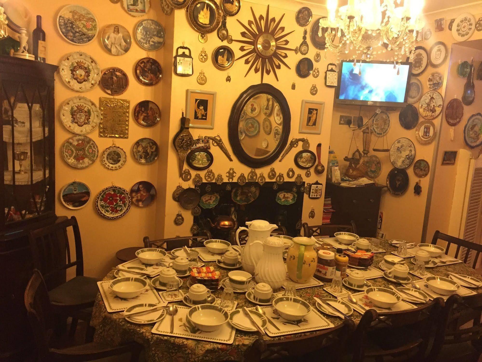 Acomodação com café da manhã  Albany 2*