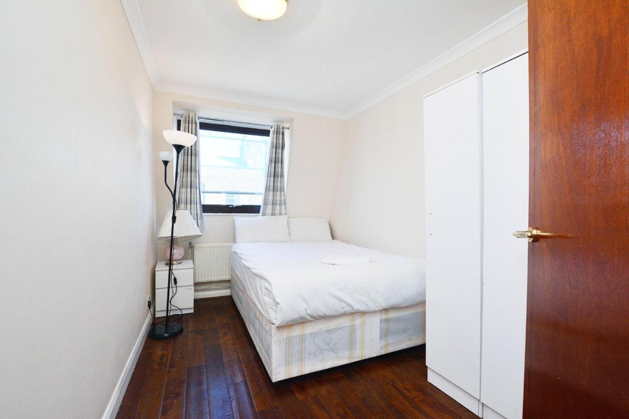 Harley Street - * London