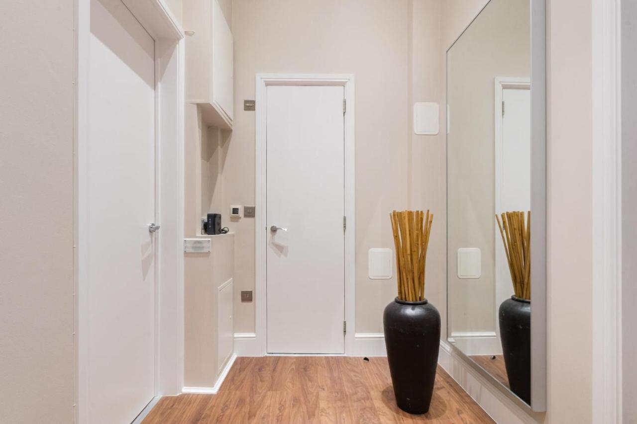 Apartment Gloucester Gardens London