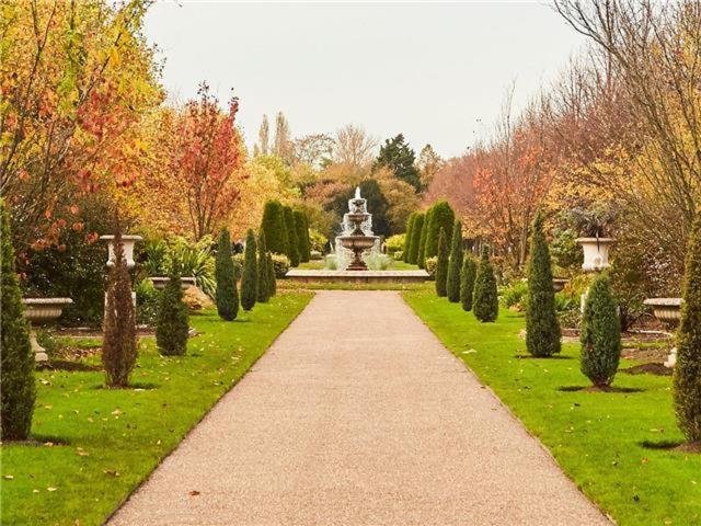 Apartment Regents Park Central